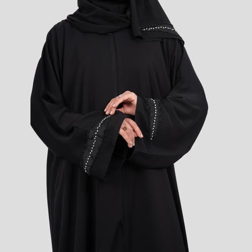 عباية ناعمة من الحرير مطرزة