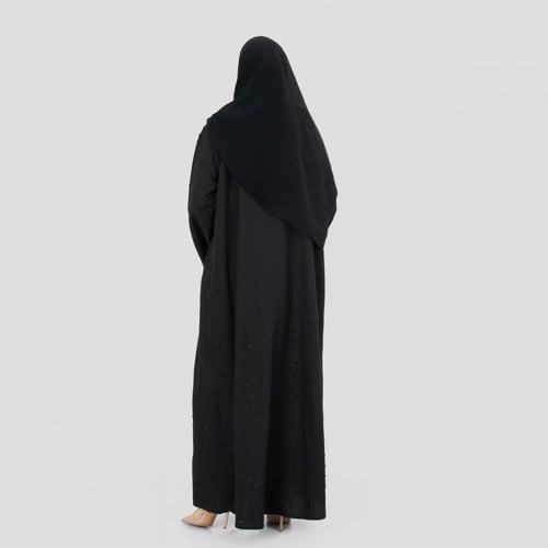 عباية من الكريب مزينة بتطريز ناعم