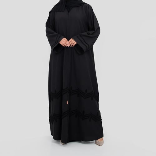 عباية من الكريب مطرزة