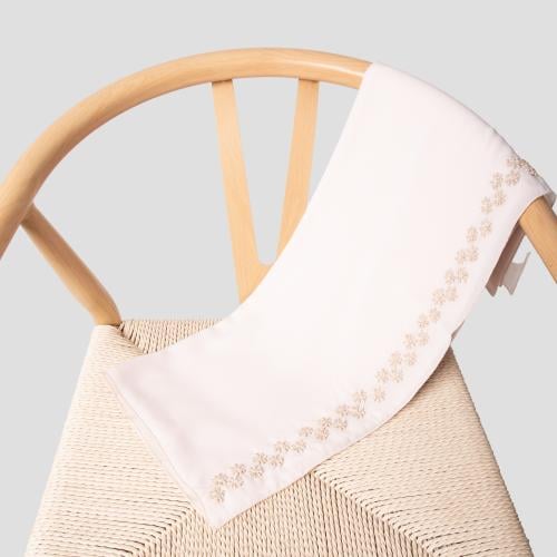 طرحة ملونة مطرزة