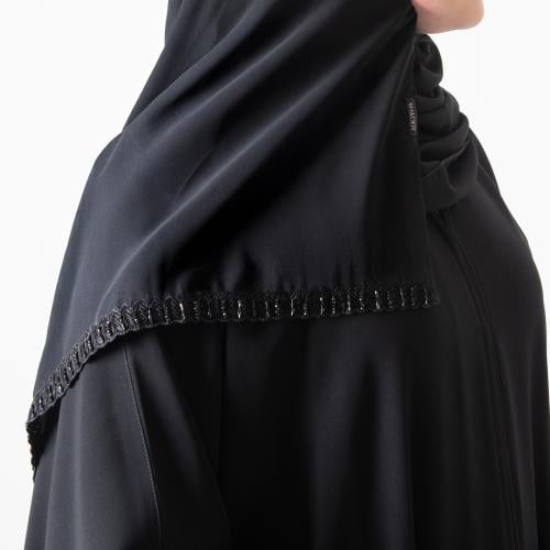 طرحة مطرزة من الطرف