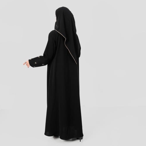 عباية لف ناعمة بتصميم أنيق