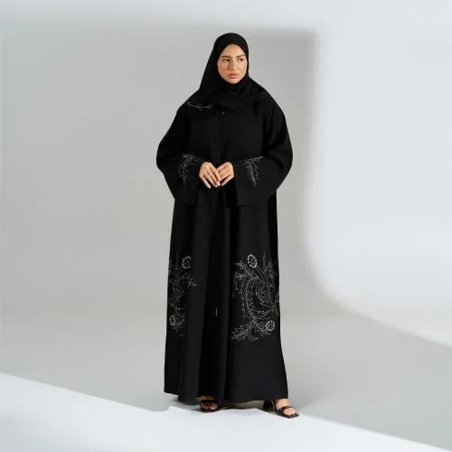 عباية من قماش الكريب مطرزة