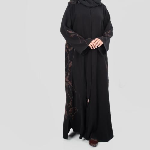 عباية من الكريب مطرزة