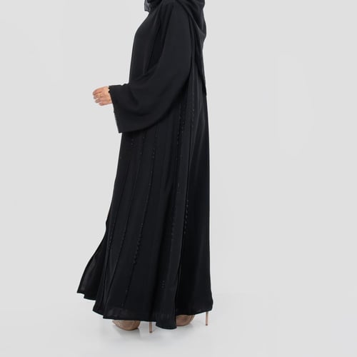 عباية مطرزة ناعمة من الحرير