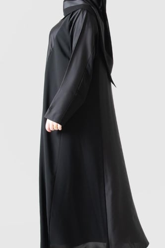 عباية ناعمة حرير مضاف لها قماش الساتان