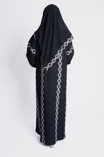 عباية لف من الكريب بخطوط طولية