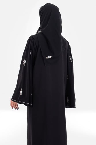 عباية من قماش الحرير مطرزه عالاكمام شغل يدوي