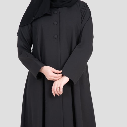 عباية من قماش الكريب مطرزة