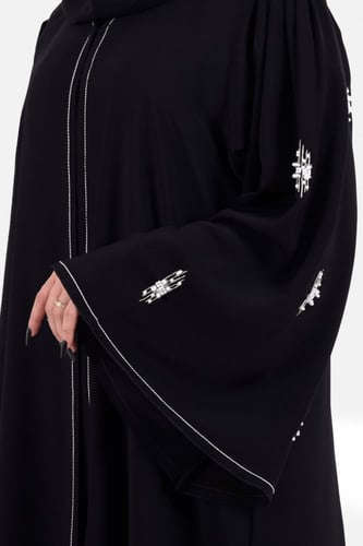 عباية من قماش الحرير مطرزه عالاكمام شغل يدوي