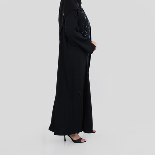 عباية كلوش مزينة بتطريز كحلي