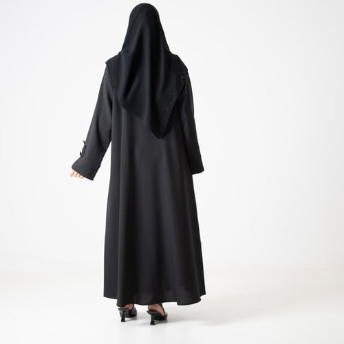 عباية من قماش الكريب مطرزة