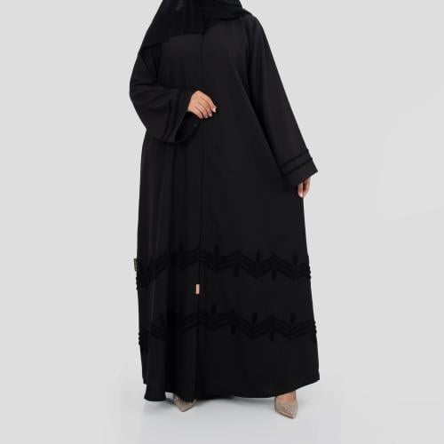 عباية من الكريب مطرزة