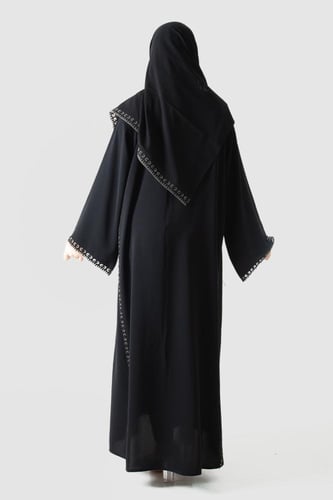 عباية من قماش الحرير مفتوحة مطرزة