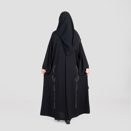 عباية فاخرة مصنوعة من حرير التميز الناعم،