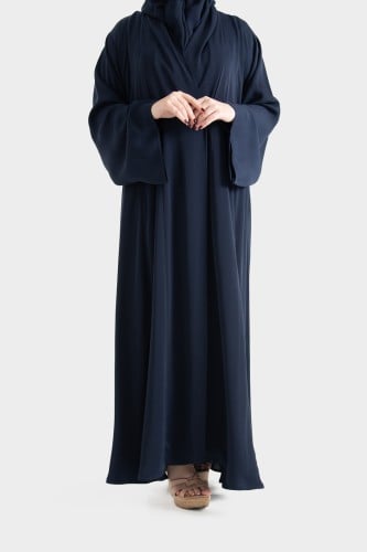 عباية من الحرير باللون الكحلي