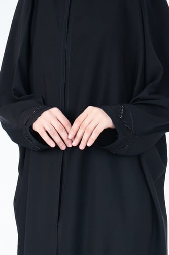عباية راس مطرزة على الأكمام