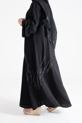 عباية كلوش من الحرير مطرزة