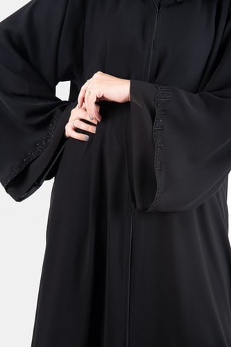 عباية بقماش ناعم تطريز شيفون على الأكمام