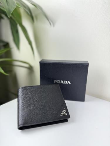 محفظة برادا