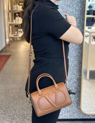 شنطة فالنتينو