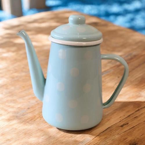 ابريق معدني تيفاني منقط بطابع ريفي 1.1 لتر