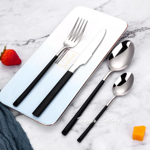 طقم أدوات مائدة فضي - 4 قطع (متوفر اسود وابيض)