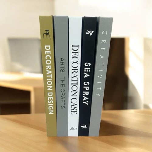 مجموعة من (5 كتب) ديكور بصفحات مطبوعة لتكون عنصر ع...