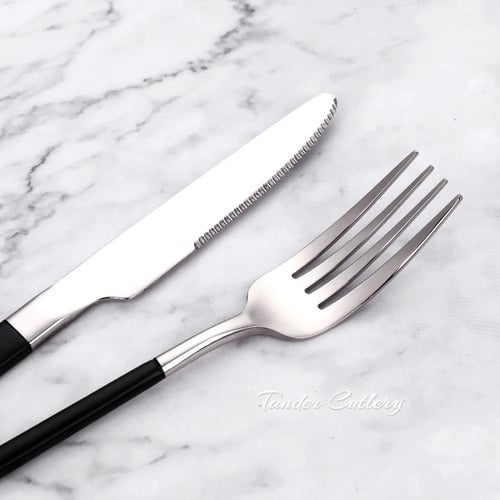 طقم أدوات مائدة فضي - 4 قطع (متوفر اسود وابيض)