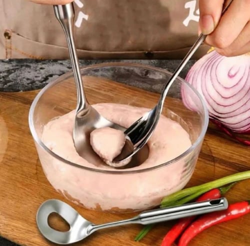 ملعقة القيمات وكرات اللحم