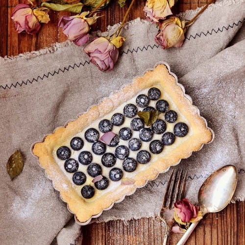 صينية تارت مستطيل بقاعدة متحركة (متوفر مقاسين)