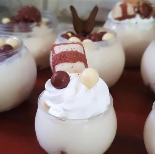 طقم كاسات زجاج دائرية صغيرة للتوزيعات وتقديم الحلا...