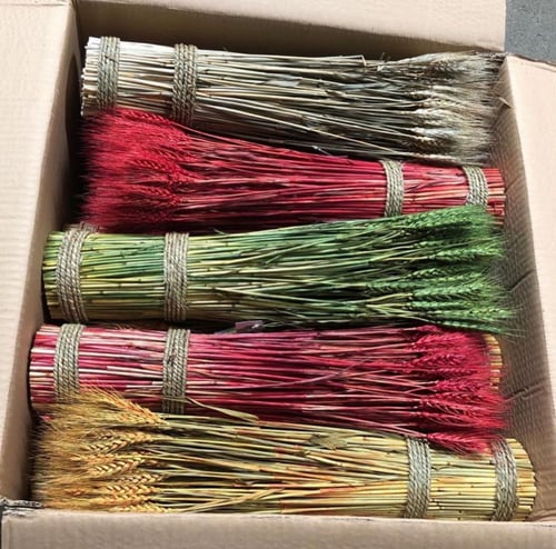 ربطة تنسيق سنابل القمح بقاعدة (متوفر اكثر من لون)