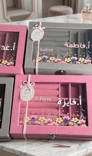 منظم اكسسوارات مع طباعه فاخرة