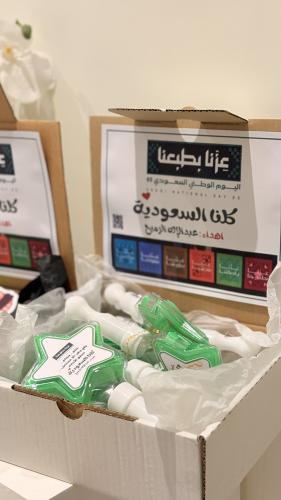عصا مضية بشكل قلب او نجمه ( الاختيار عشوائي حسب ال...