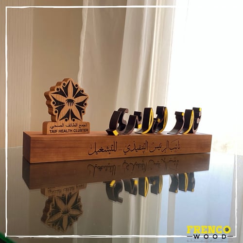 أستاند الشعار