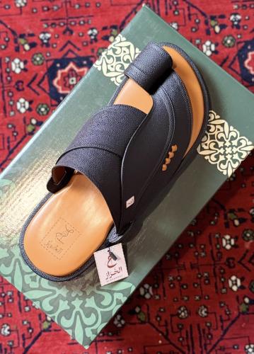 حذاء مصنوع من الجلد الطبيعي الفاخر