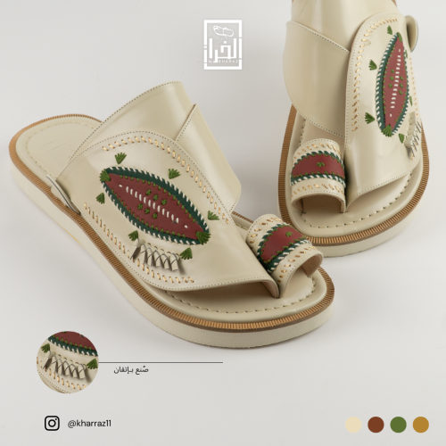 حذاء من الجلد الطبيعي الايطالي مطرز يدوي من صوف ال...