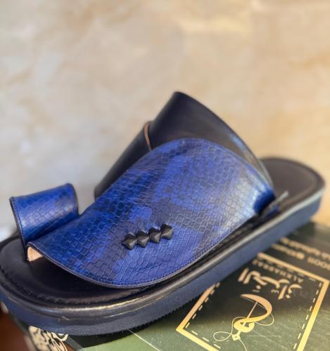 حذاء مصنوع من الجلد الطبيعي الفاخر