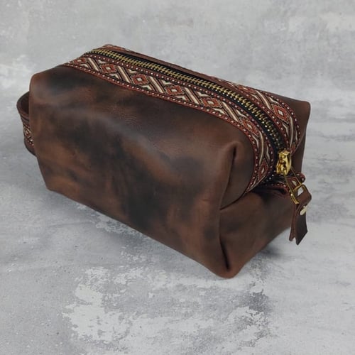 حقيبة يد جلد طبيعي بنقشة السدو