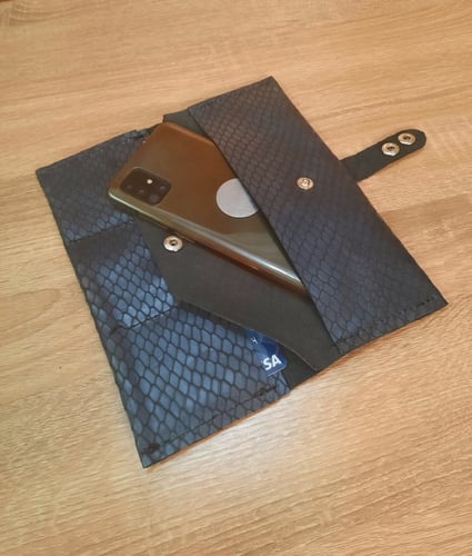 محفظة فاخره بطاقات وجوال جلد طبيعي ايطالي صناعه يد...