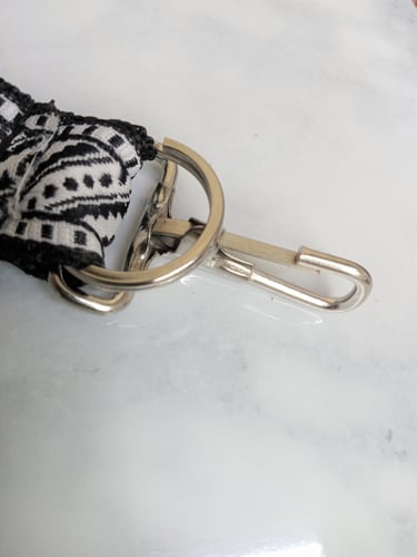 تعليقة بطاقة عمل لون أسود وأبيض