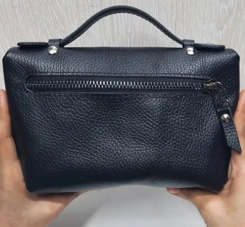 حقيبة باوتش جلد طبيعي