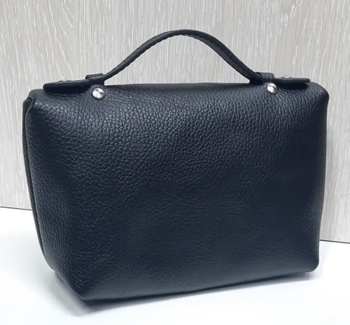 حقيبة باوتش جلد طبيعي