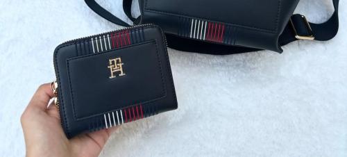 محفظة Tommy Hilfiger