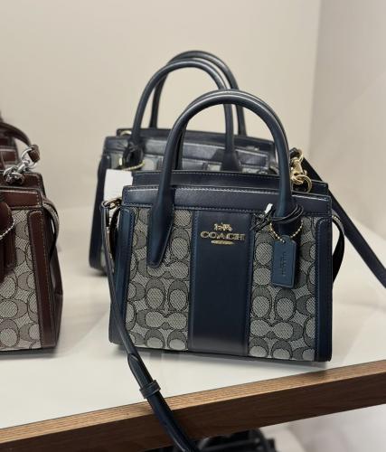 حقيبة كوتش كحلي