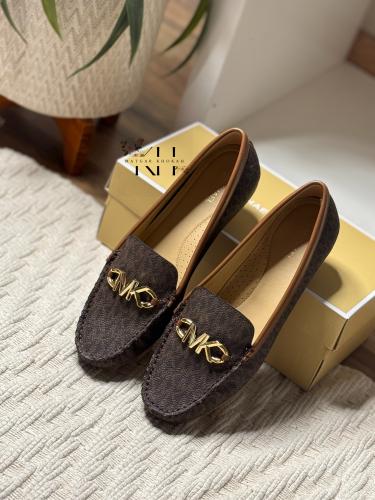 حذاء مايكل كورس