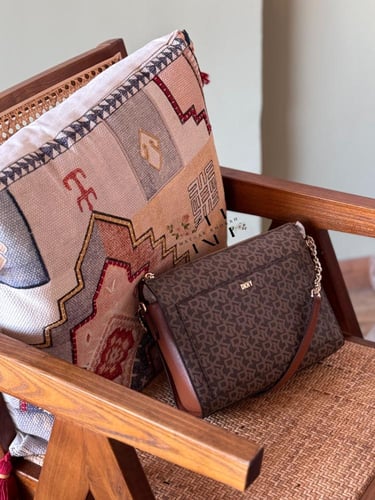 حقيبة دكني وسط