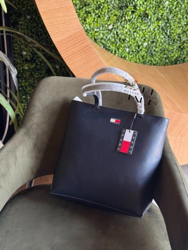 شنطة تومي جينز لارج