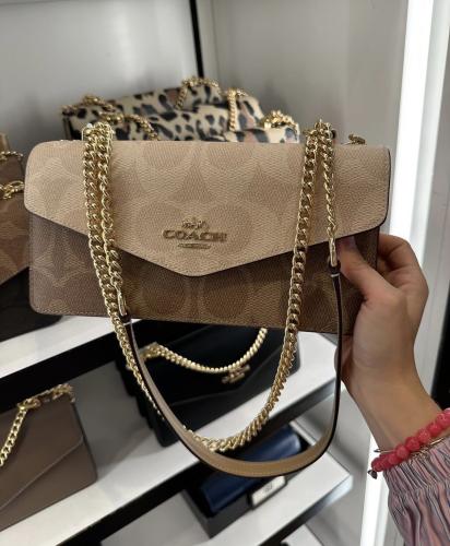 شنطة كوتش وسط